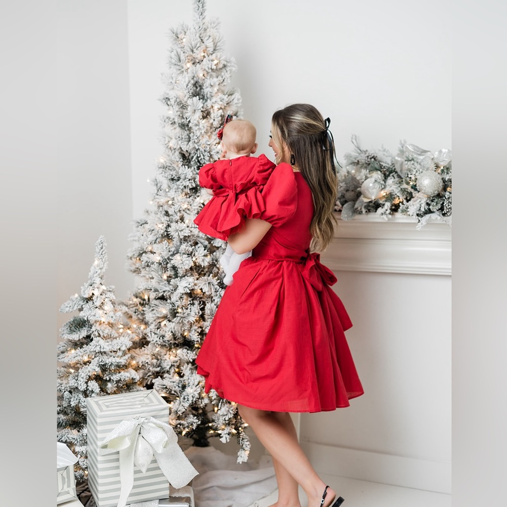 Mama and mini matching Ivy City Co dresses ❤️